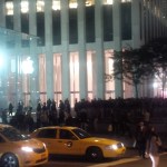 Hundreds Wait Outside Apple Store for iPhone 6 - The Store is Currently Open 24X7